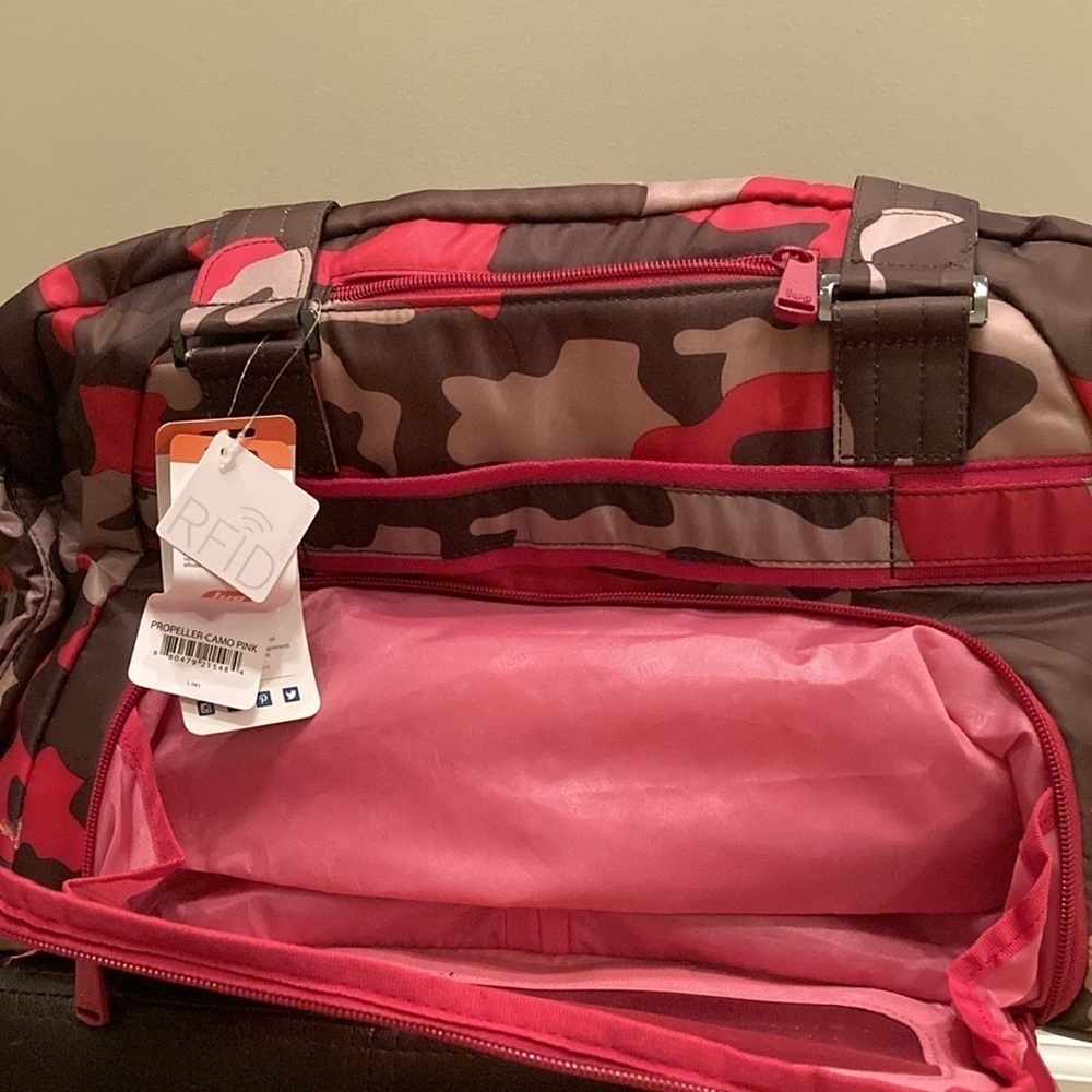 Lug Propeller Pink Camouflage Quilted Duffel Bag BNWT - Picture 10 of 13
